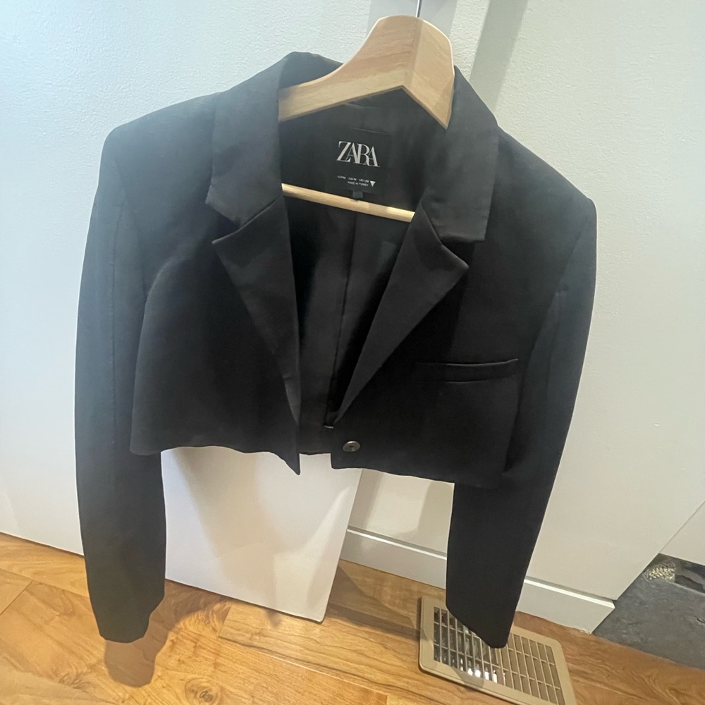 Zara Women's Elegant Black Blazer